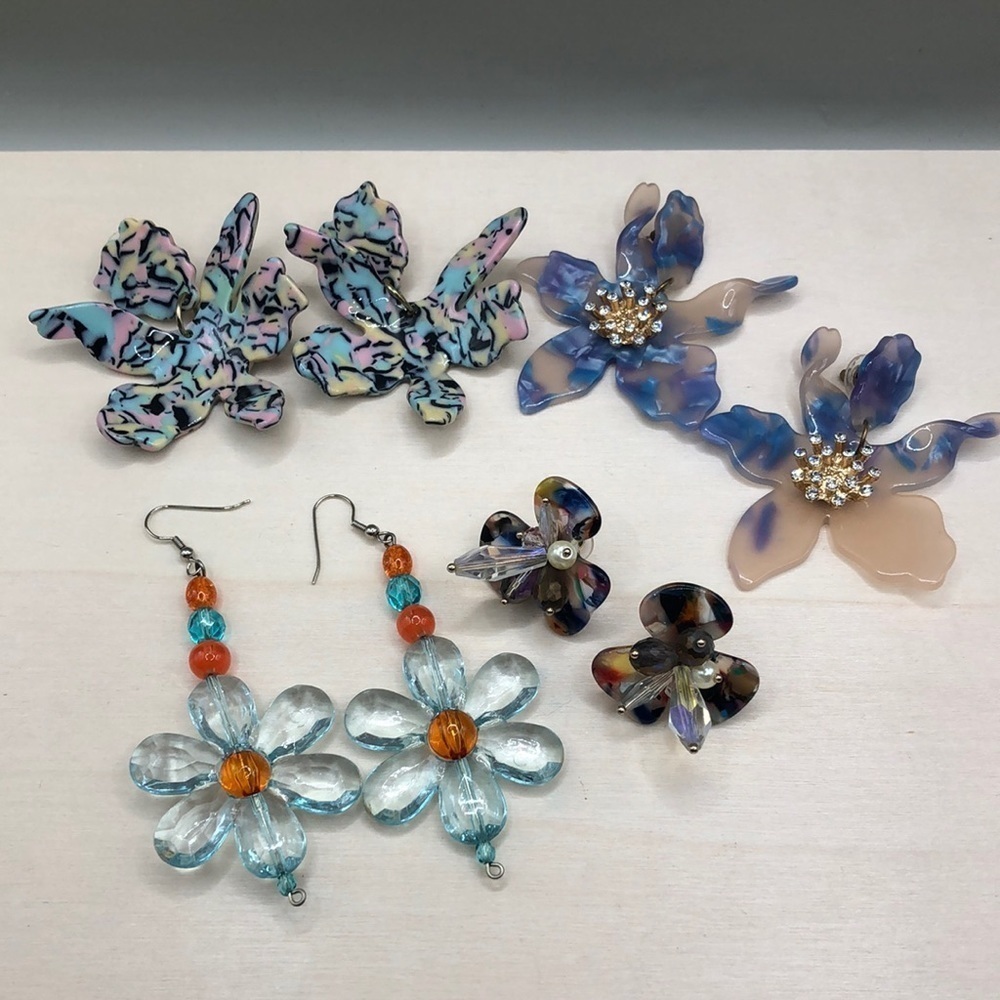 Curated bundle 4 resin flower earrings costume dressy night out statement style.